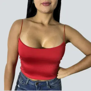 CROP TOP PRAGA: Elegancia y comodidad en una sola prenda - CROP TOP PRAGA