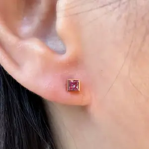 ARETES RUBI EN ACERO
