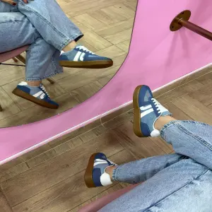Tenis jean con blanco suela café