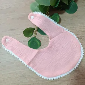 BABERO  ESTILO BANDANA  BAMBU BORDADO