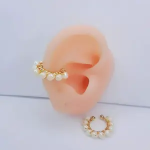 EARCUFF DORADO TEJIDO PERLAS