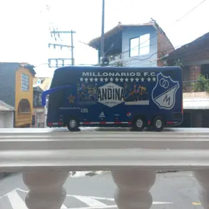 bus millonarios andina 2 fotos