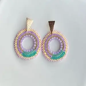 areta tejida en beige y lila