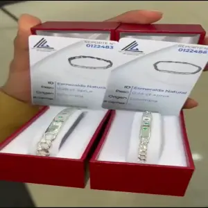 Esclava Plata con 4 gemas de Esmeraldas