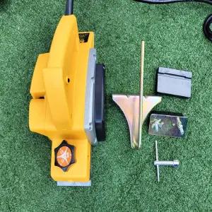 Cepillo Eléctrico para Madera DW