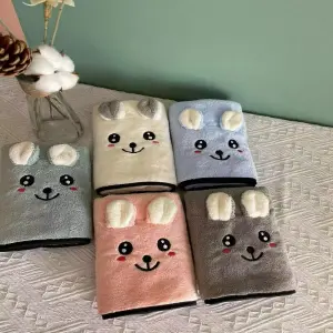 TOALLA PARA BEBÉ CON DISEÑO DE OSITO