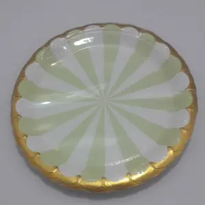 PLATO BLANCO Y VERDE CLARITO BORDE  DOR