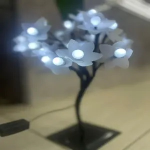 ARBOL DECORATIVO CON LUZ LED A2406-310
