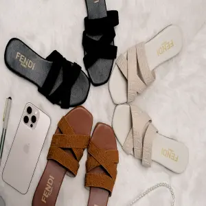 SANDALIA PLANA FENDI