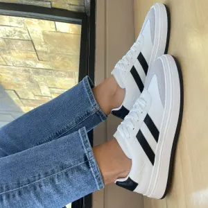 Tenis Casual Deisy Negro Blanco De Mujer
