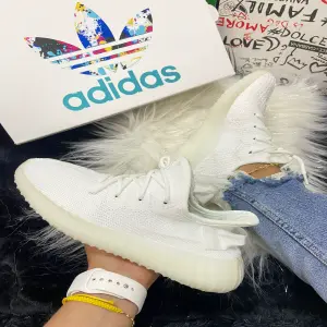 zapatos adidas yeezy 350 blancos