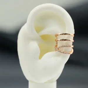 EARCUFF EQUIS RAYAS PIEDRAS DOR-PLAT-ROS