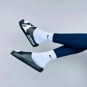SANDALIA JORDAN: Estilo y Comodidad Inigualables - SANDALIA JORDAN