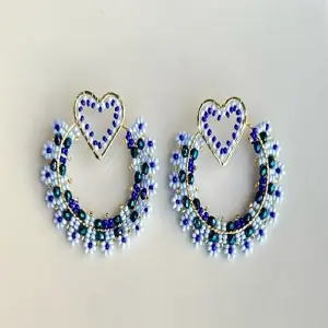 ARETAS TEJIDAS EN AZUL DE CORAZON