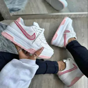 Tenis Nike dama bordado
