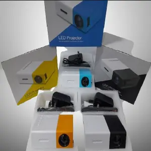 MINI PROYECTOR PORTATIL YG300
