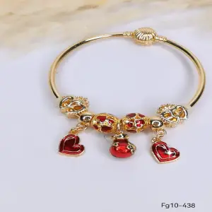 PANDORA REINA DE CORAZONES ROJO