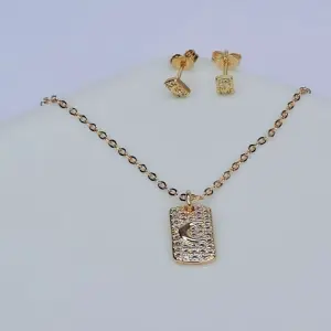 JUEGOS DE CADENAS DE PLACA CON LUNAS