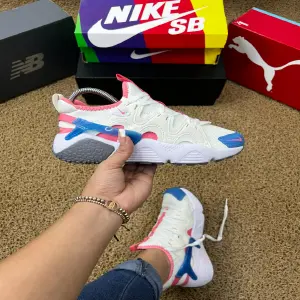 NIKE AIR HURACHE CRAFT