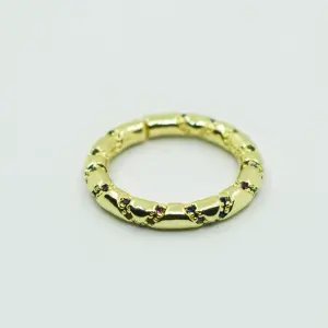 ANILLO DORADO CIRCULO DE GEMAS