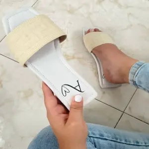 SANDALIA PLANA FENDI ref. A12