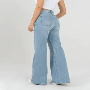 REF: DCN806 Jean Mom Flare, rígido, tiro