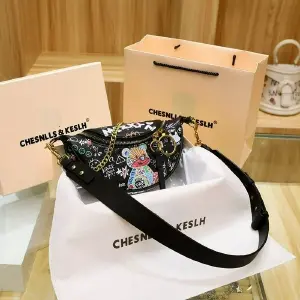 Bolso de cuero con grafiti de oso pequeñ