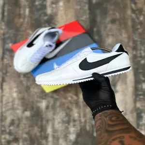 NIKE CORTEZ