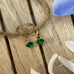 Arte gancho Catalan con piedra verde