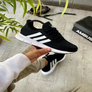 Adidas Swift DAMA Y CABALLERO