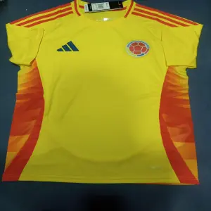 CAMISETA COLOMBIA LOCAL AMARILLA