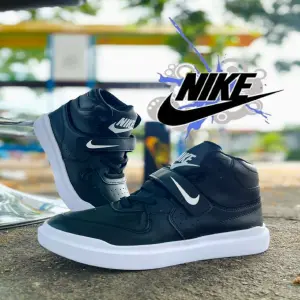 BOTA NIKE CIERRE