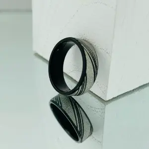 ANILLO HOMBRE NEGRO ESCARCHADO