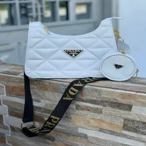 Cartera doble función Prada monedero