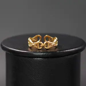 Anillo Tipo Cartier Dorada