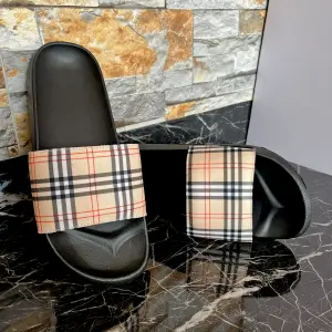 Chancla burberry