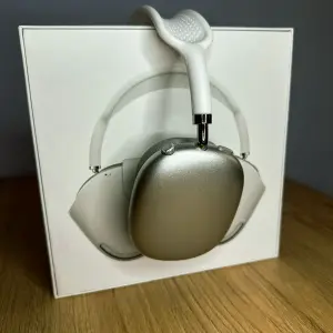 AIRPODS MAX + ESTUCHE GRATIS