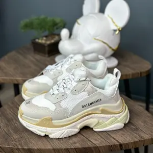 BALENCIAGA TRIPLE S BEIGE