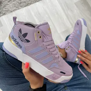 adidas dama en bota