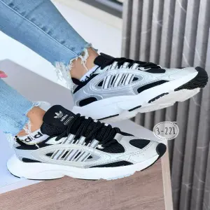 Tenis Adidas Ozmillen de Dama