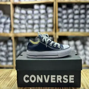 Converse Clásica Azul: Un Ícono Reimaginado - Converse clásica azul