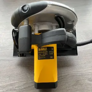 SIERRA CIRCULAR GUIA LASER: Precisión y Control en Cada Corte - SIERRA CIRCULAR AMARILLA