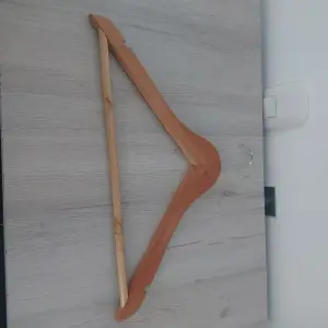 Gancho para Ropa de Madera: Elegancia y Durabilidad - Gancho Ropa Madera x1