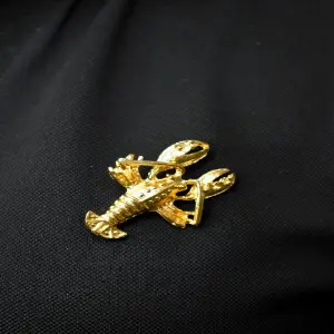 PRENDEDOR DORADO LANGOSTA