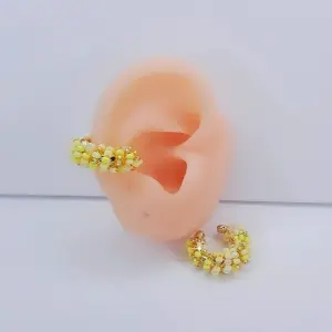 EARCUFF DORADO TEJIDO AMARILLAS Y MIEL