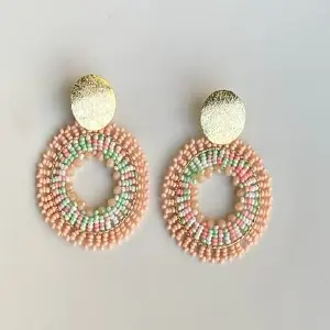 ARETA TEJIDA EN PALO ROSA