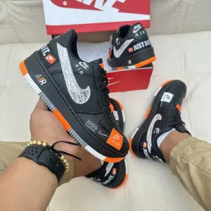 Just Doit bajo