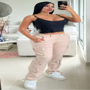 conjunto de pantalón camuflado y blusa