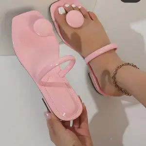 SANDALIA ELGANTE BOTÓN