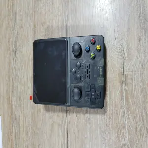 Consola R35s
